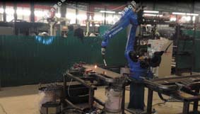 電動(dòng)車(chē)箱板焊接工作站-濟(jì)南冠森自動(dòng)化設(shè)備有限公司